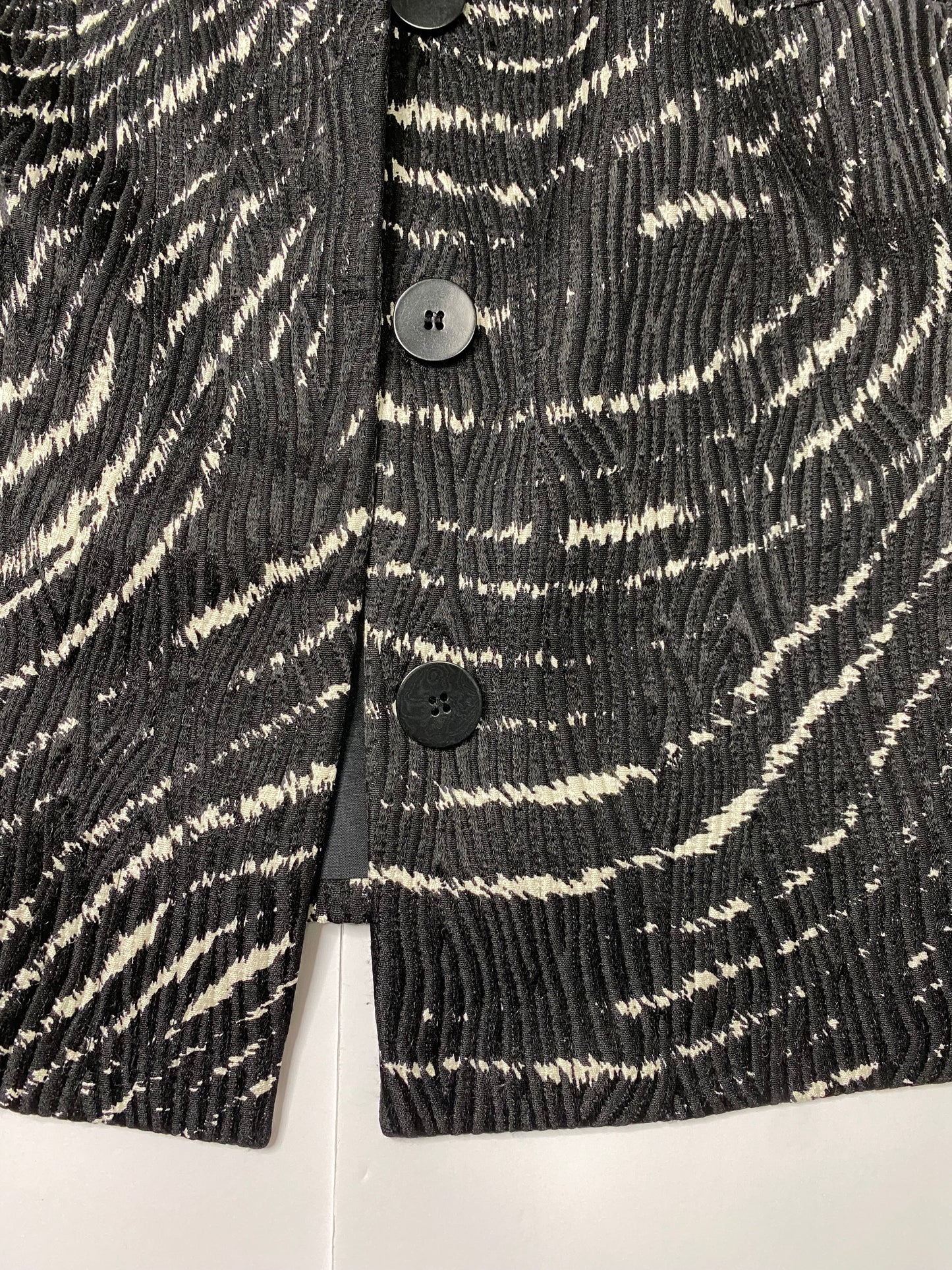 Anne Klein New York Zebra Stripe Blazer – Size 6 – Silk Wool Blend with Button Closure