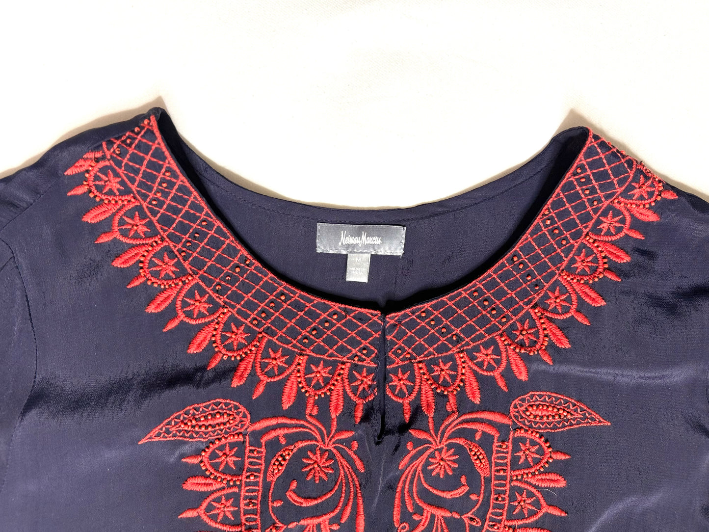Neiman Marcus Navy Blue Shift Dress Women’s Medium Red Embroidered Neckline & Sleeves