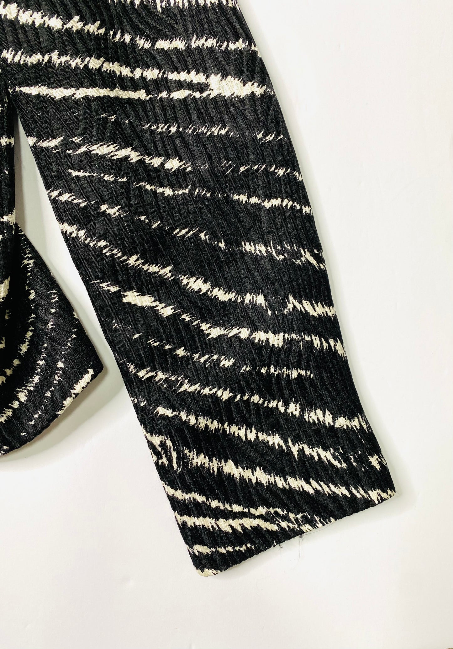 Anne Klein New York Zebra Stripe Blazer – Size 6 – Silk Wool Blend with Button Closure