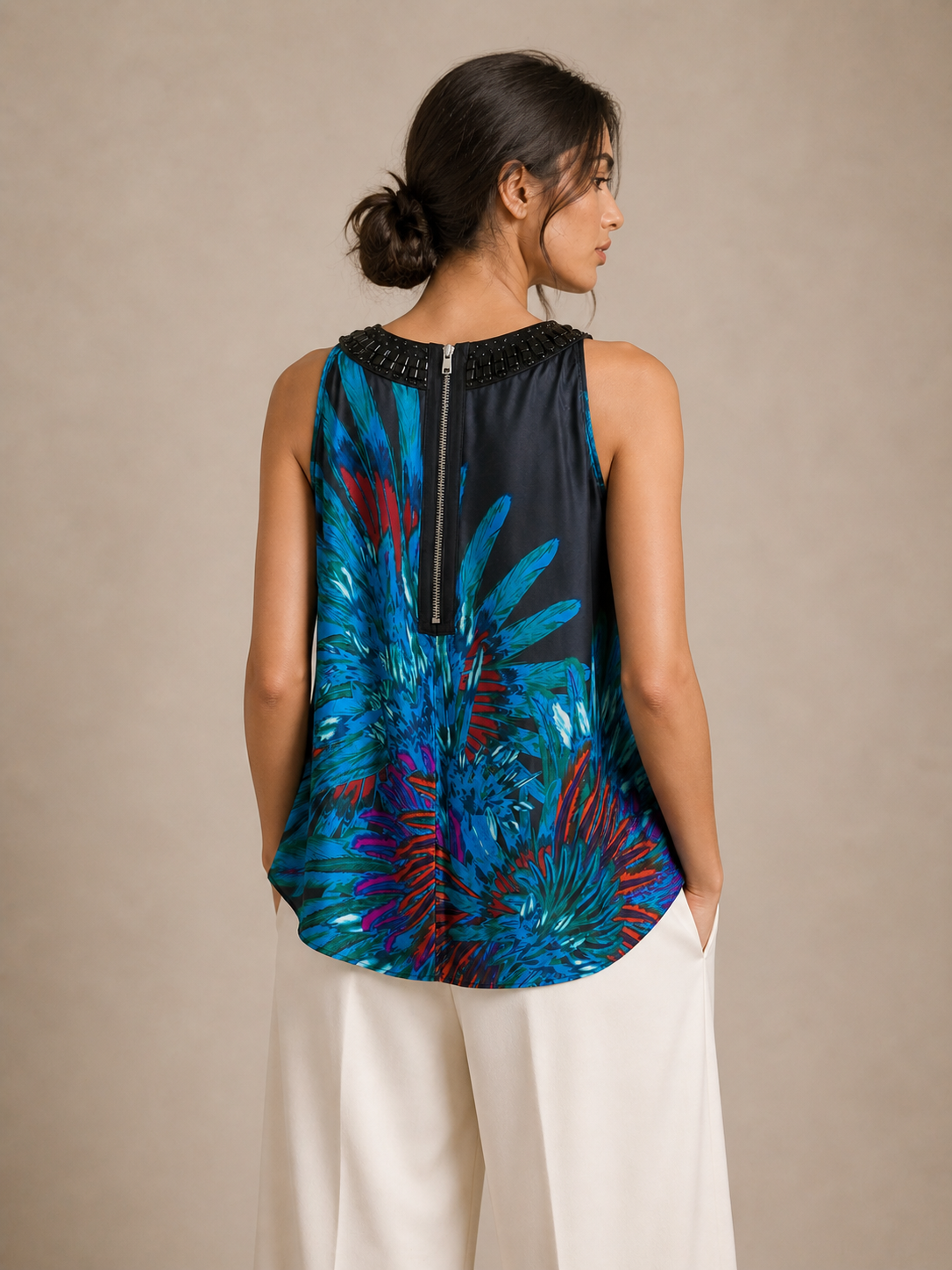 ECI New York Embellished Neck Sleeveless Blouse Size Large Black Blue Floral Print Tunic Top