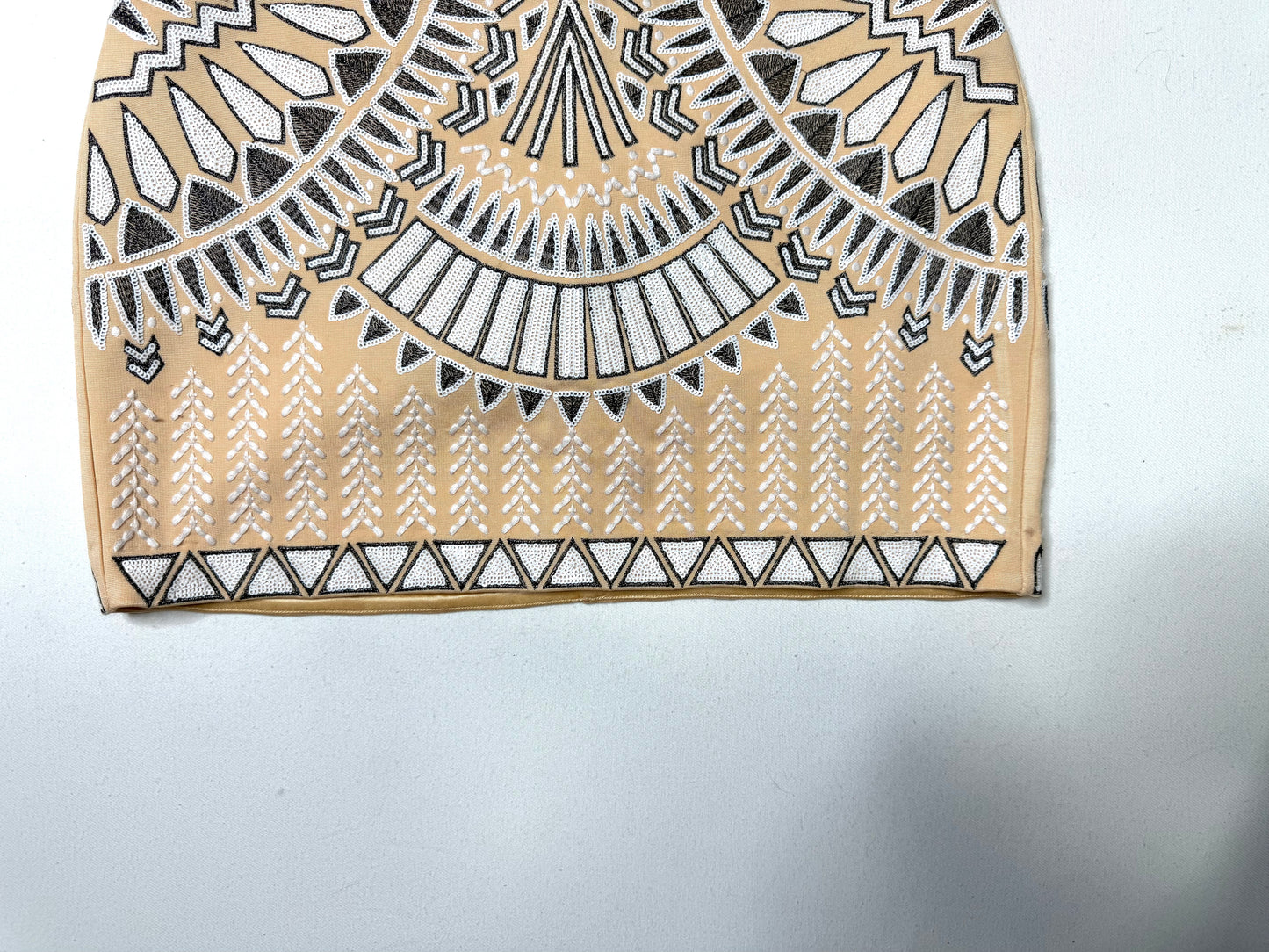 Bebe Nude Sequin Beaded Mini Skirt Size 8 Geometric Tribal Bodycon Party Glam