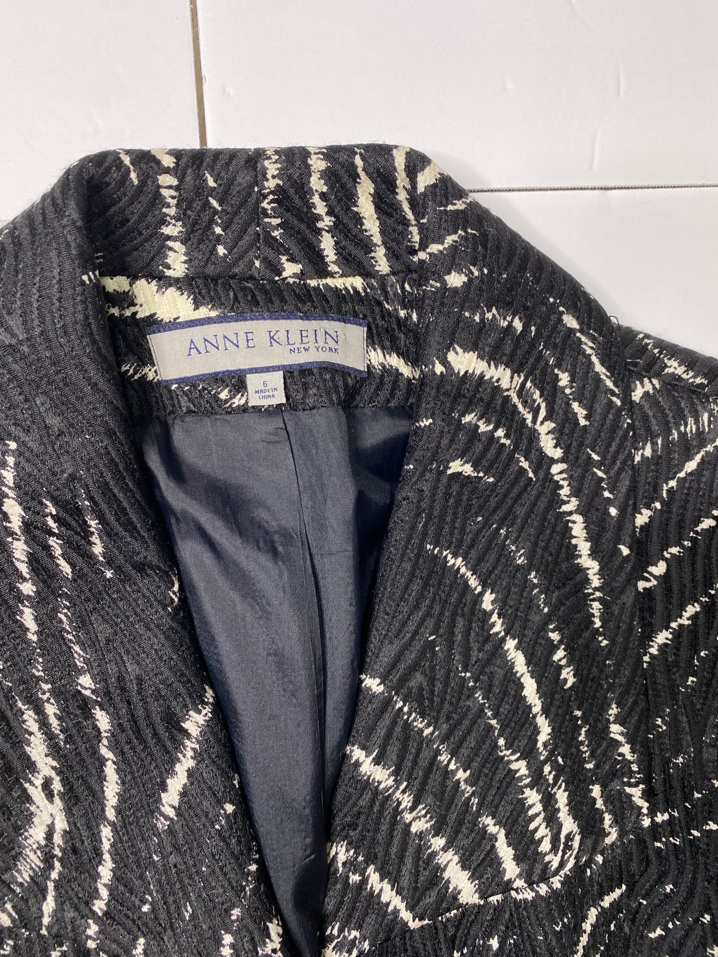 Anne Klein New York Zebra Stripe Blazer – Size 6 – Silk Wool Blend with Button Closure