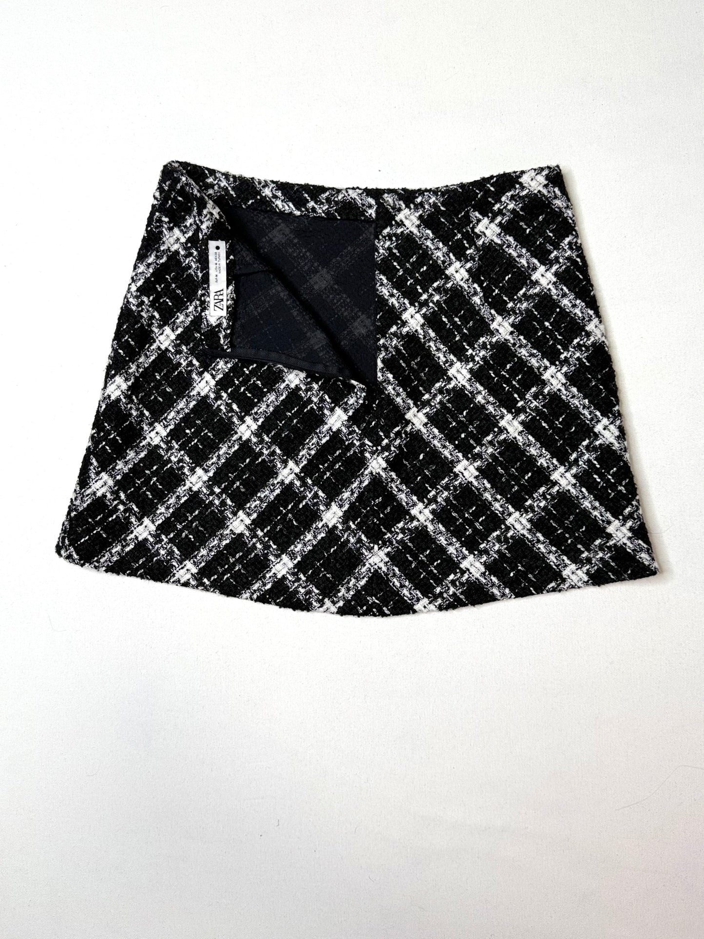 ZARA Black & White Tweed Plaid Mini Skirt – Classic A-Line Winter Skirt, Size M