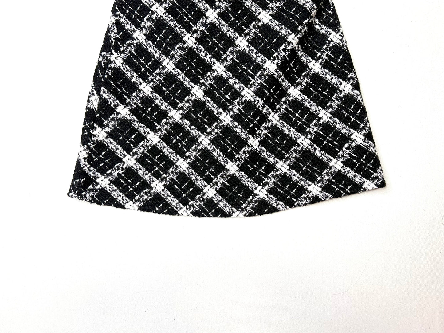 ZARA Black & White Tweed Plaid Mini Skirt – Classic A-Line Winter Skirt, Size M