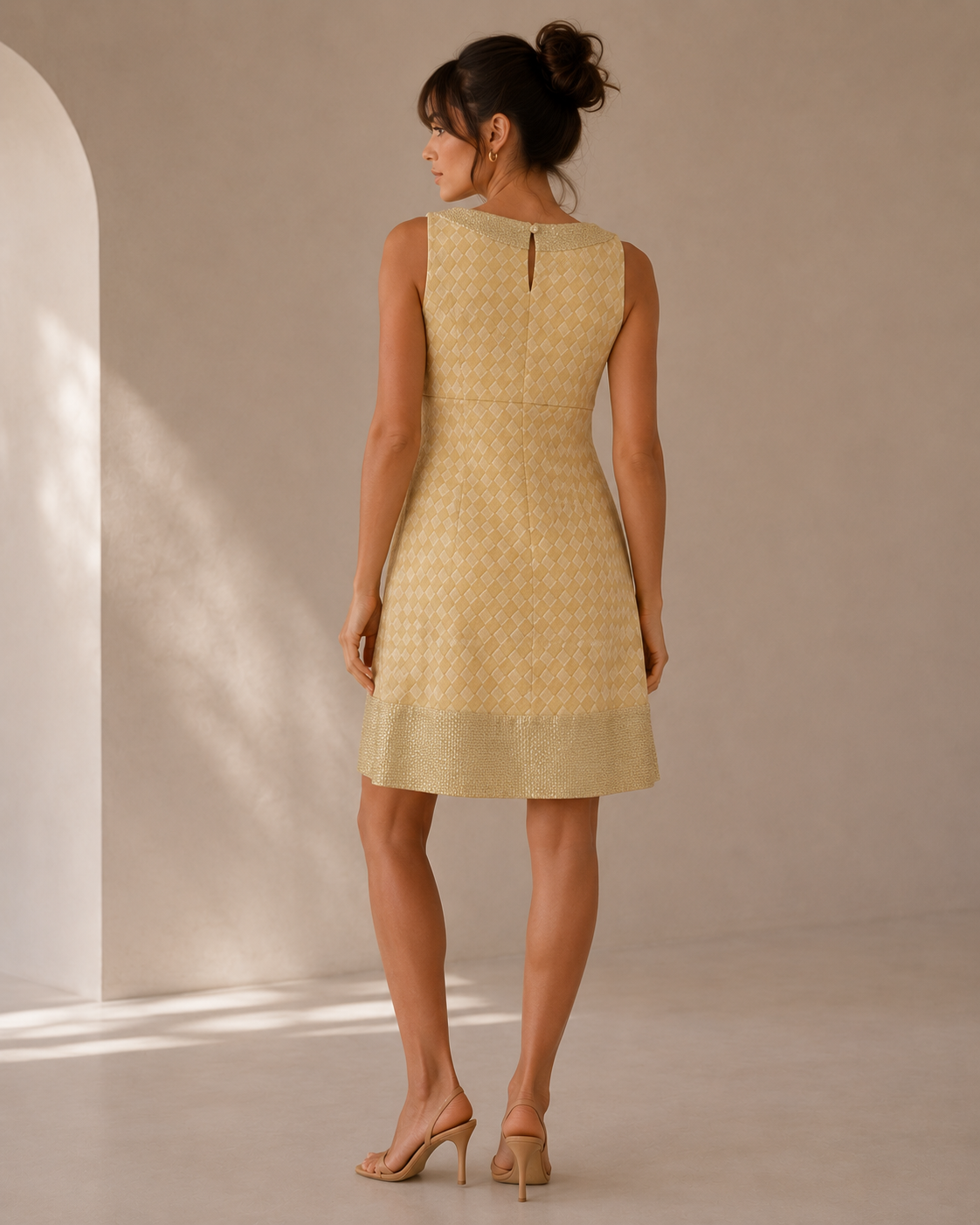 Vintage Diane Von Furstenberg Gold Sleeveless Mini Sheath Dress Size 4