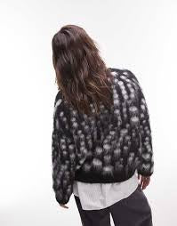 Topshop Ultra Fluffy Knit Relaxed Sweater – Mono Spot Size 4–6