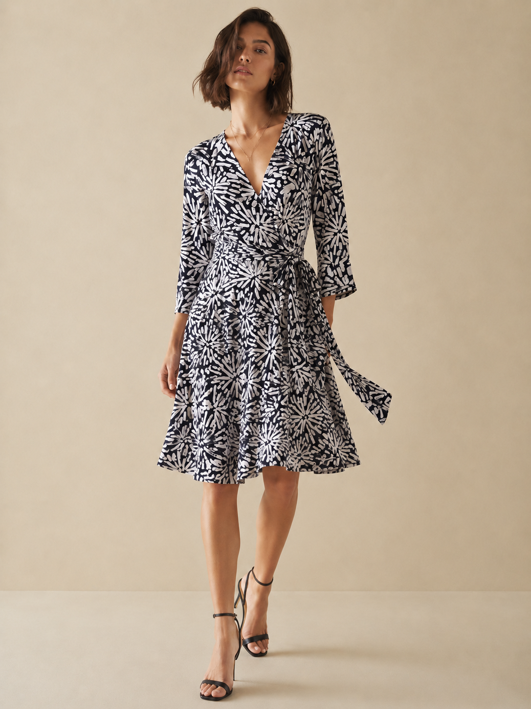 Diane von Furstenberg Melicent Black &Gray Geometric Pattern Silk Wrap Dress Size 4