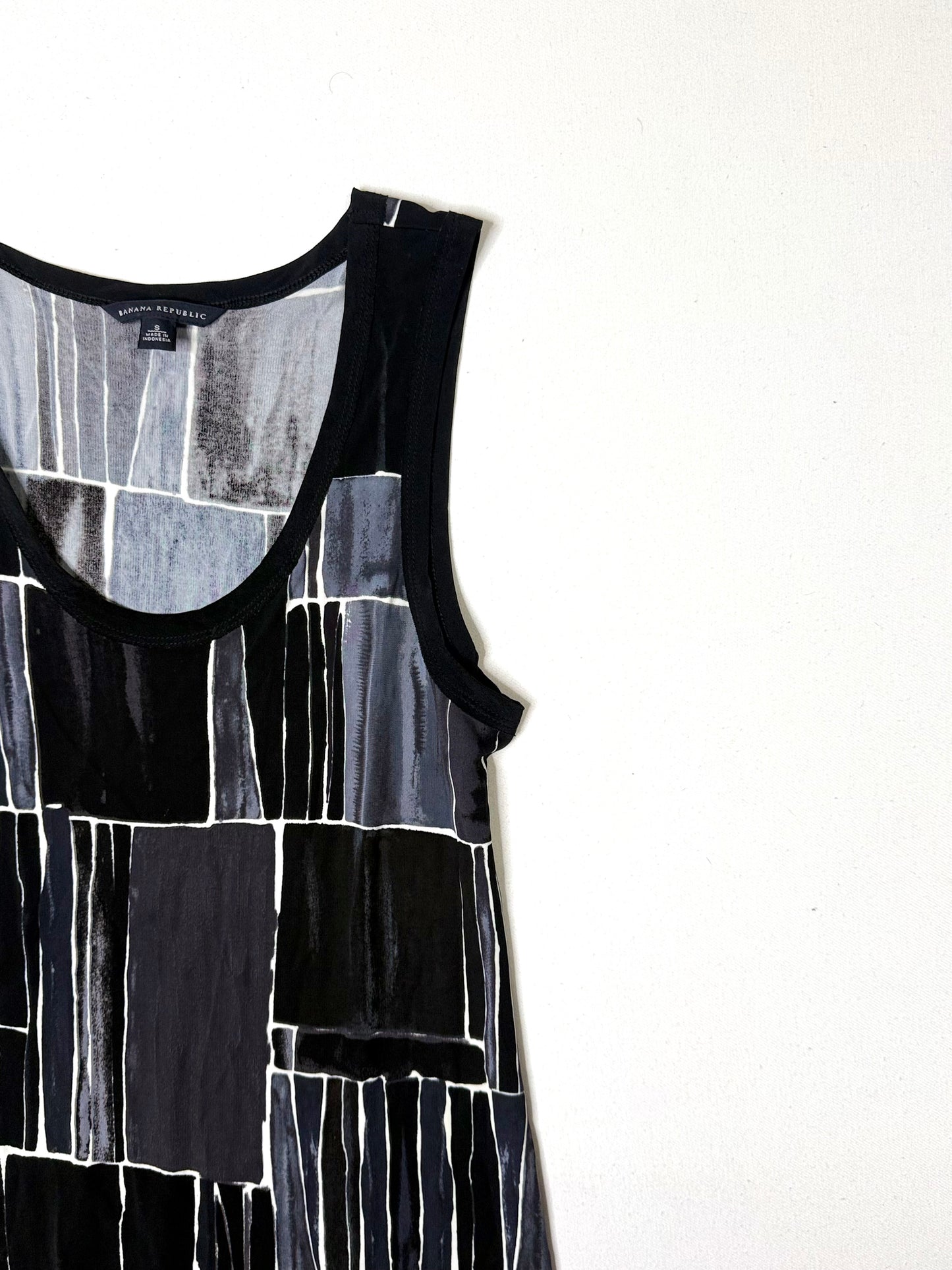 Banana Republic Black Gray Abstract Print Sleeveless Shift Dress Size S Rayon Modern Geometric Dress