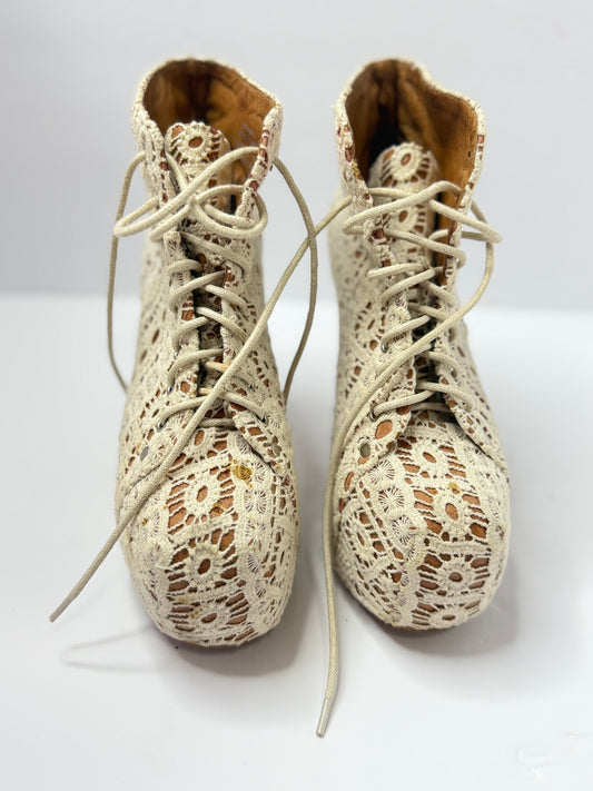 Jeffrey Campbell Ivory Lace Ankle Boots Size 6.5 Lace Up 5" Wooden Chunky Heel