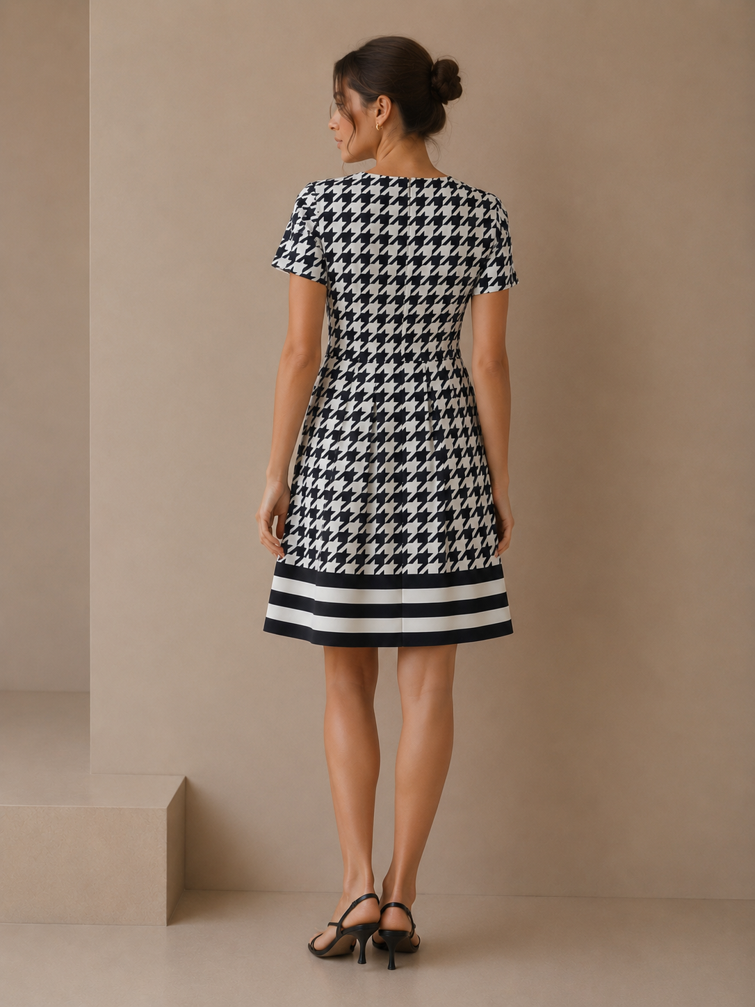 Brooks Brothers Red Fleece 100% Silk Blue & White Fit and Flare Pleated Dress Size 4
silh