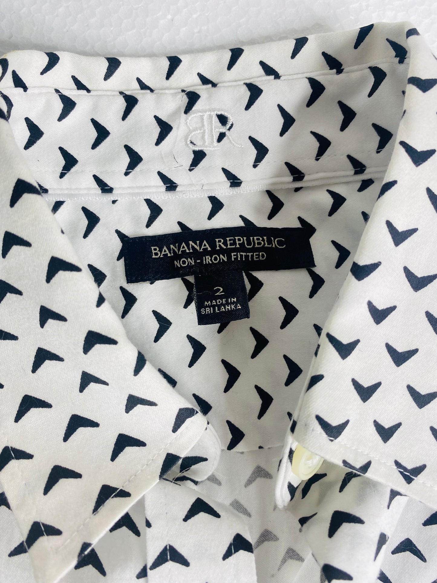 Banana Republic Fitted Non-Iron Boomerang Shirt – Size 2, Long Sleeve Button-Down