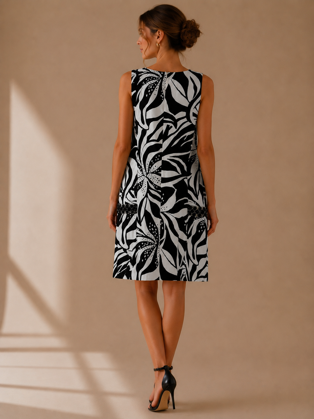 Lilly Pulitzer Black White Tropical Print Sleeveless Shift Dress w/Beaded Pocket Size 6