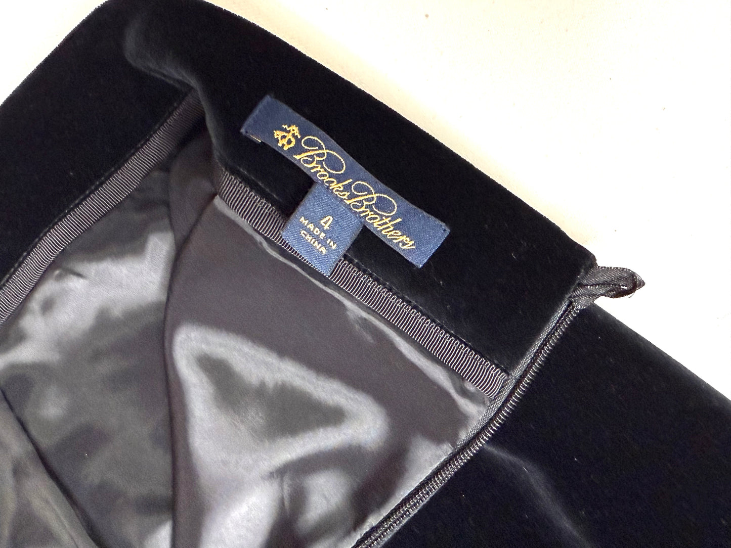 Brooks Brothers Black Velvet Pencil Skirt w/ Sequin Slit Detail Size 4