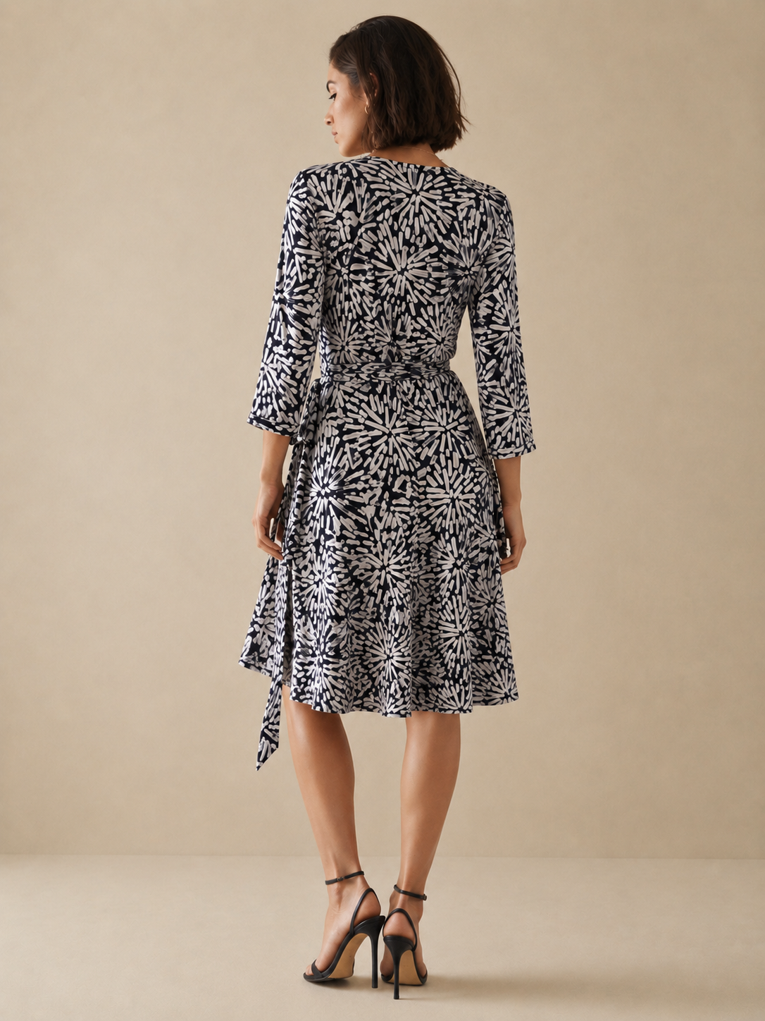 Diane von Furstenberg Melicent Black &Gray Geometric Pattern Silk Wrap Dress Size 4