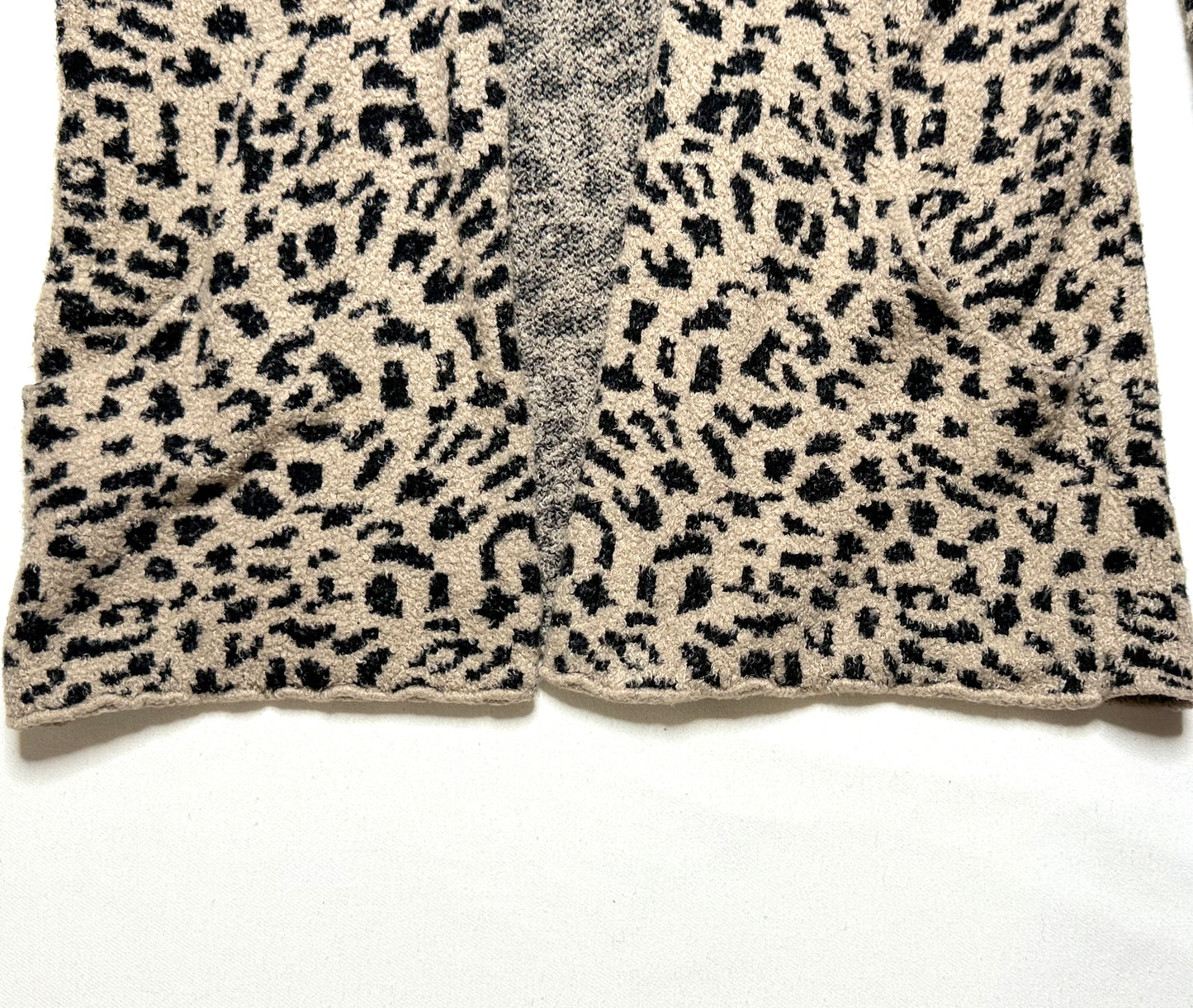 Rachel Zoe Cheetah Print Long Sleeve Sweater with Front Pockets Size XS