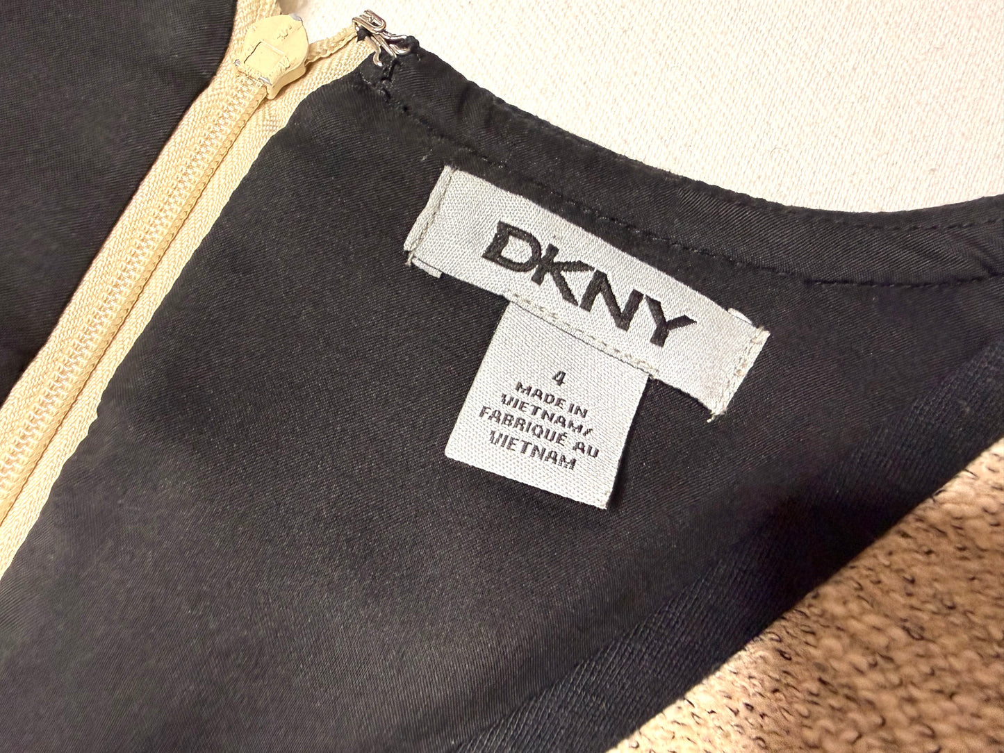 DKNY Women’s Size 4 Cream & Black Contrast Trim Sheath Bodycon Dress Zip Front