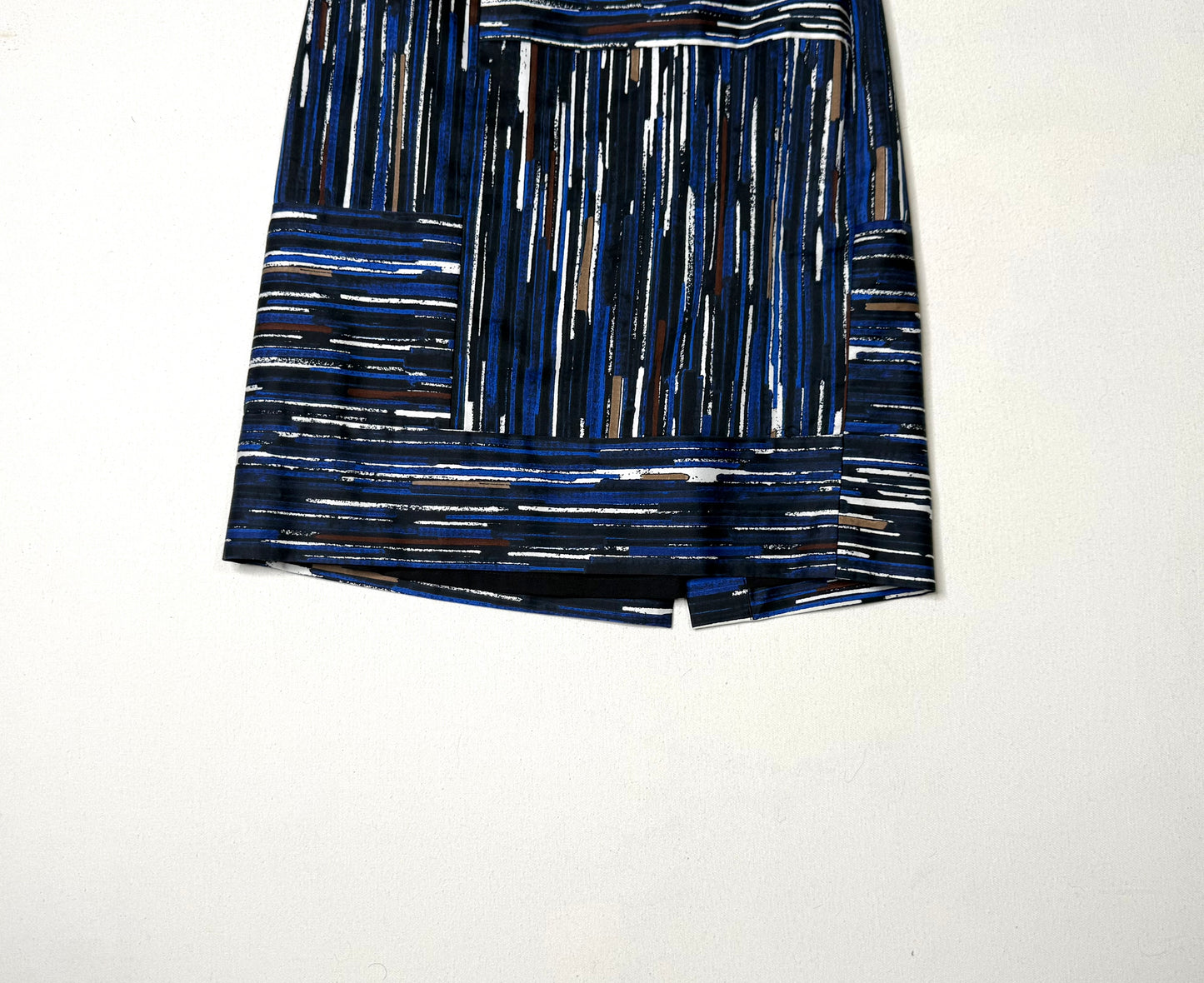 Ann Taylor Abstract Pencil Skirt in Navy, Black and Tan Size 2