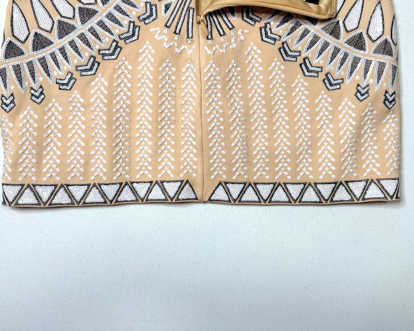 Bebe Nude Sequin Beaded Mini Skirt Size 8 Geometric Tribal Bodycon Party Glam