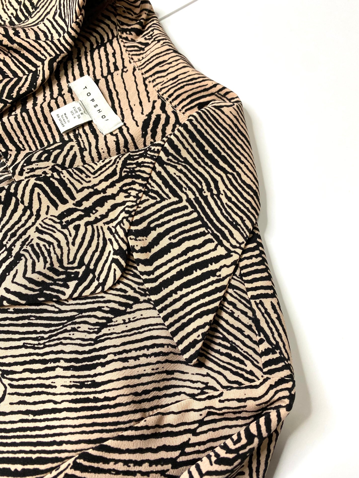 Top Shop Long Sleeve Blouse Size 4 | Animal Print | Bow Tie Waist Belt
