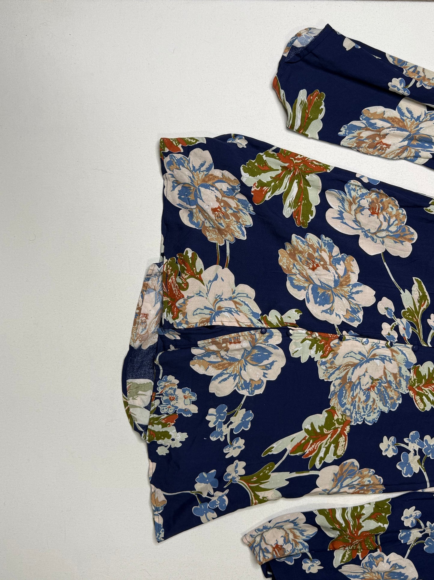 Altar’d State Blue Floral Button Front Bell Sleeve Blouse Boho Romantic Dress Size Small