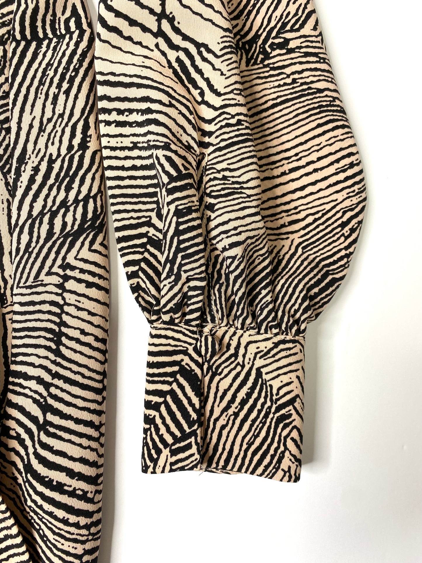 Top Shop Long Sleeve Blouse Size 4 | Animal Print | Bow Tie Waist Belt