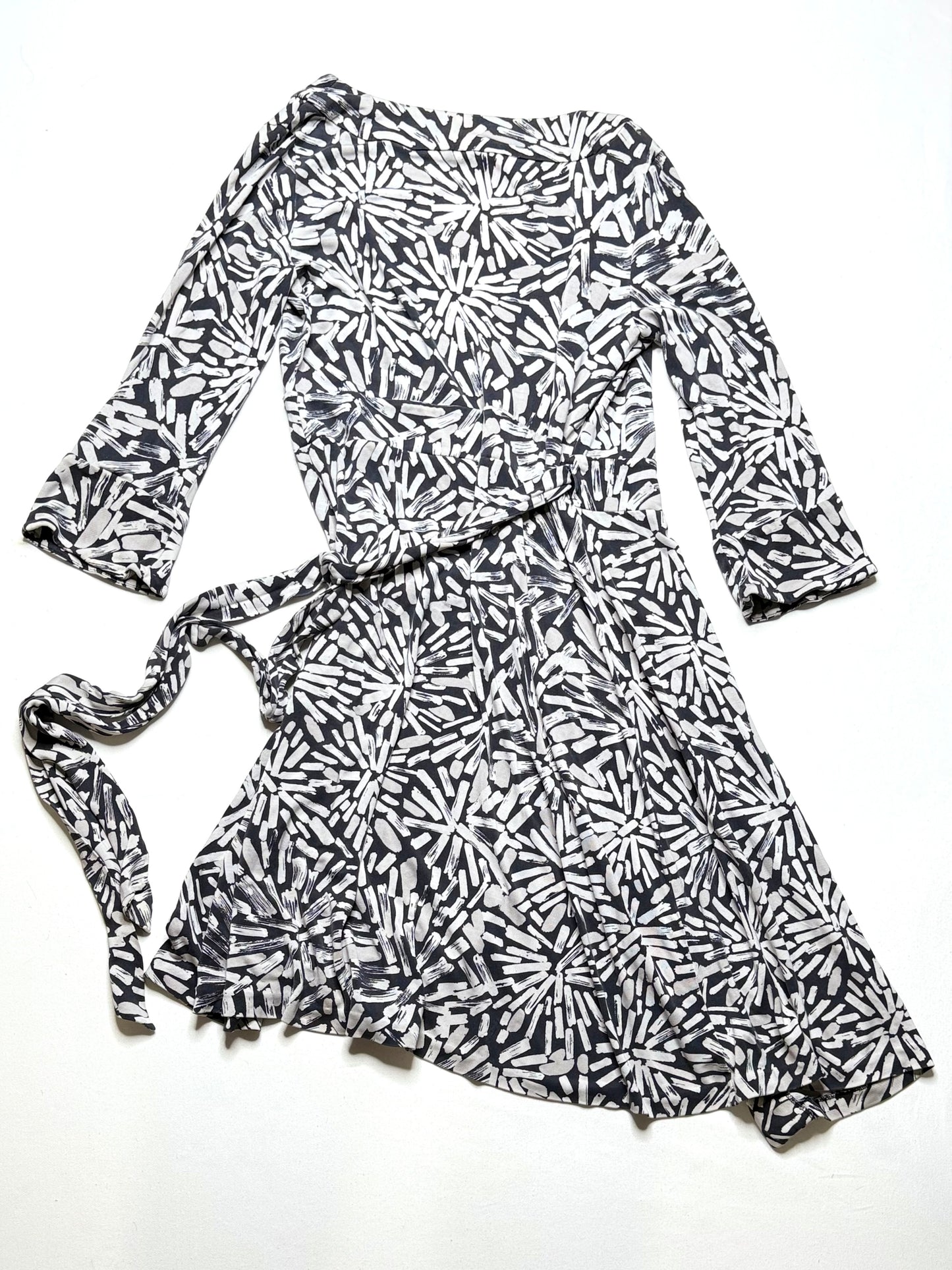 Diane von Furstenberg Melicent Black &Gray Geometric Pattern Silk Wrap Dress Size 4