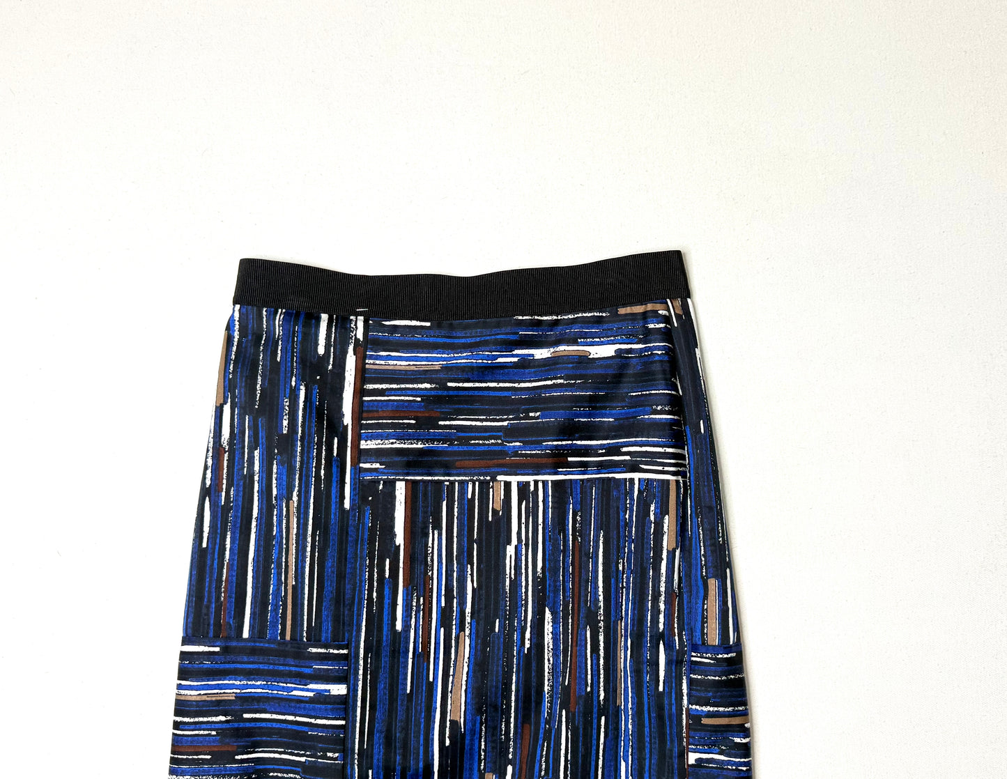 Ann Taylor Abstract Pencil Skirt in Navy, Black and Tan Size 2