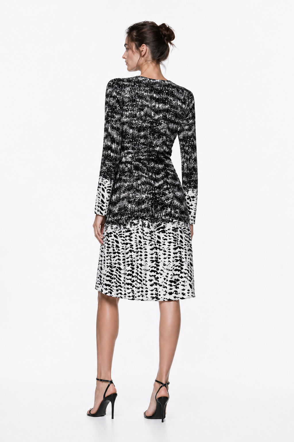 BCBG Max Azaria Black & White Abstract Long Sleeve Wrap Dress Size Medium