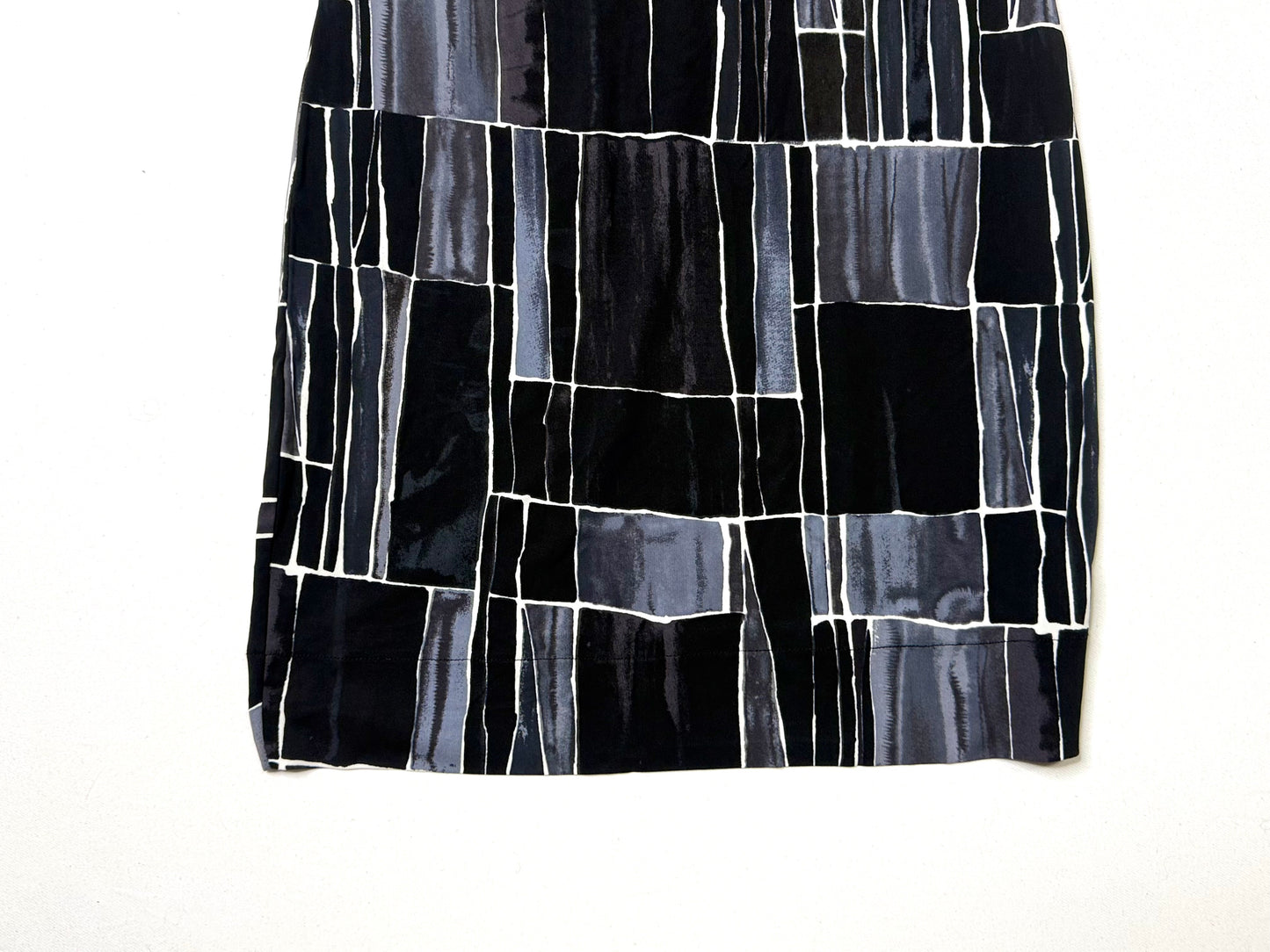 Banana Republic Black Gray Abstract Print Sleeveless Shift Dress Size S Rayon Modern Geometric Dress