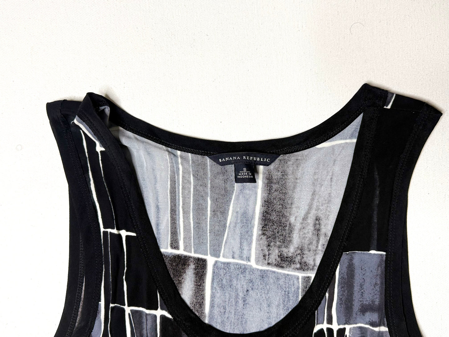 Banana Republic Black Gray Abstract Print Sleeveless Shift Dress Size S Rayon Modern Geometric Dress
