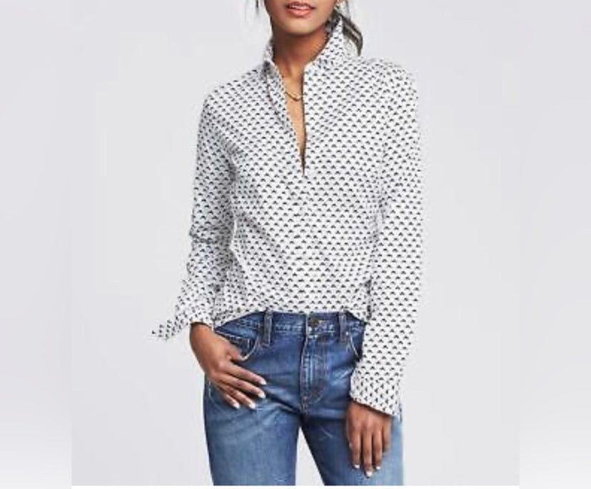 Banana Republic Fitted Non-Iron Boomerang Shirt – Size 2, Long Sleeve Button-Down