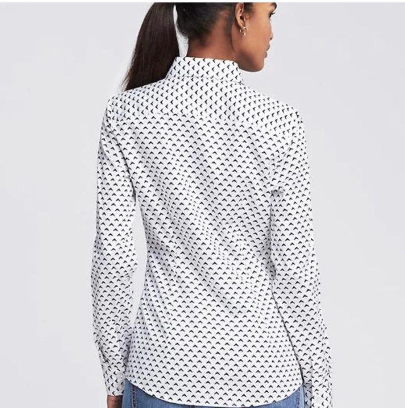 Banana Republic Fitted Non-Iron Boomerang Shirt – Size 2, Long Sleeve Button-Down
